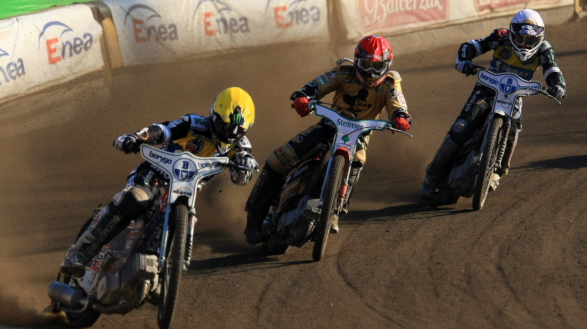 Chris Holder (L) i Andreas Jonsson (C) oraz Adam Strzelec (P)