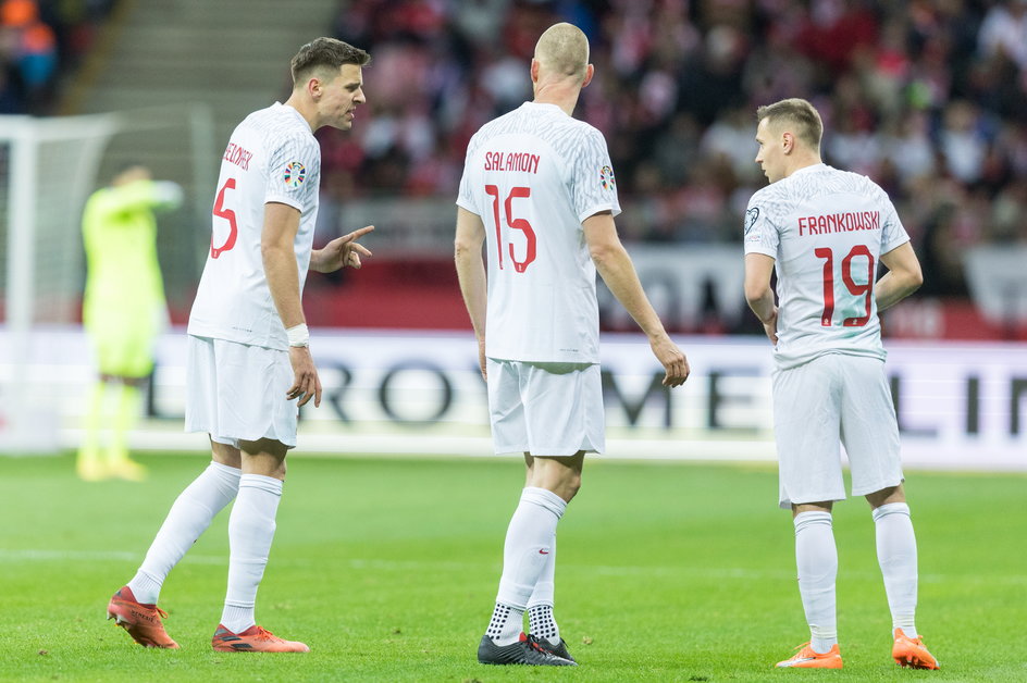 Jan Bednarek, Bartosz Salamon i Przemysław Frankowski w meczu z Albanią