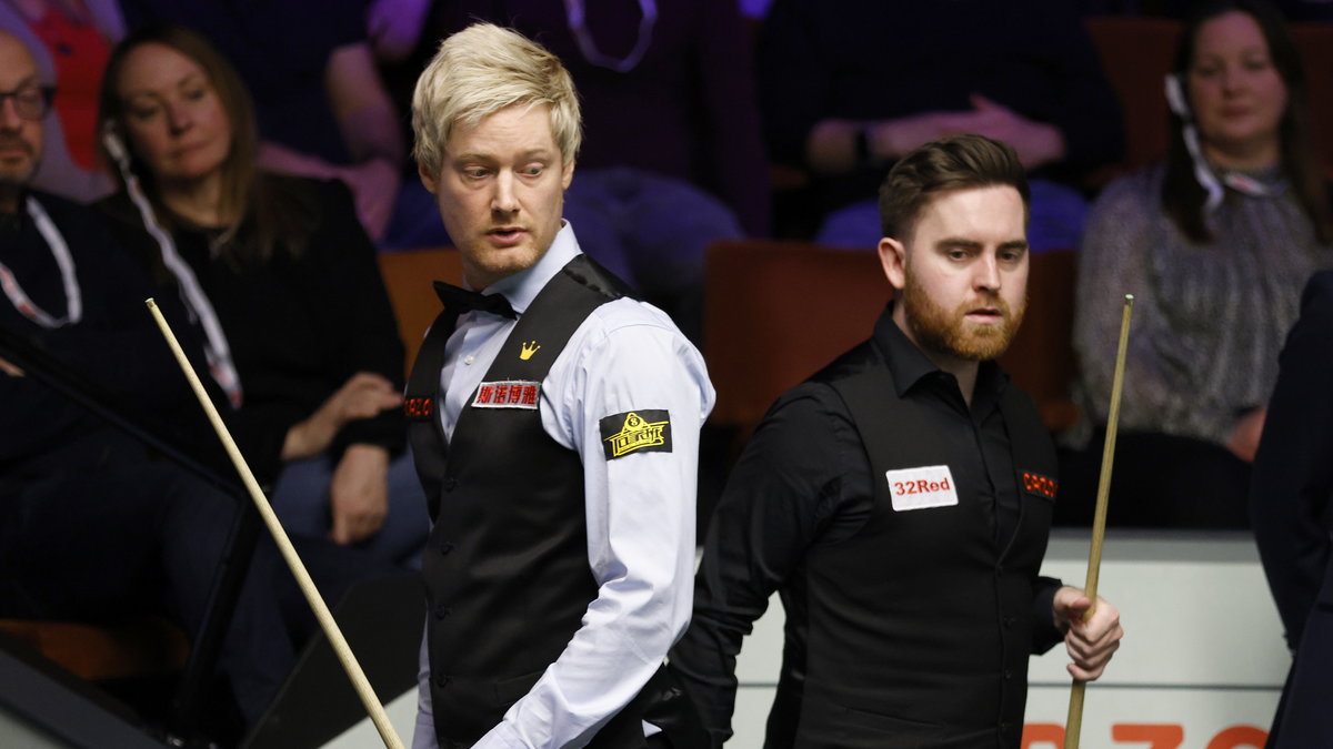 Neil Robertson (L) i Jak Jones