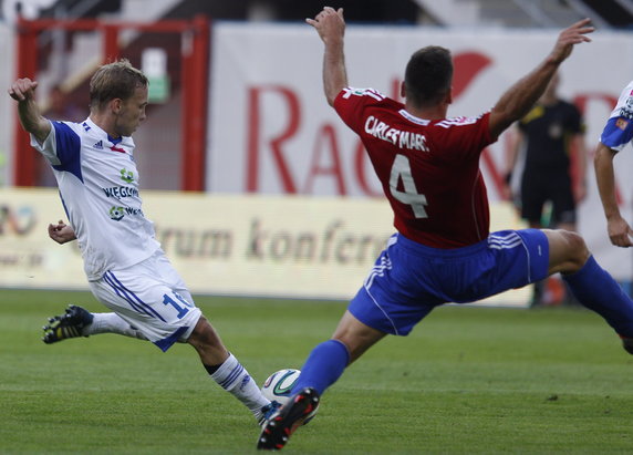 PIŁKA EKSTRAKLASA PIAST GLIWICE RUCH CHORZÓW ( Carles Marc Martinez Filip Starzyński)