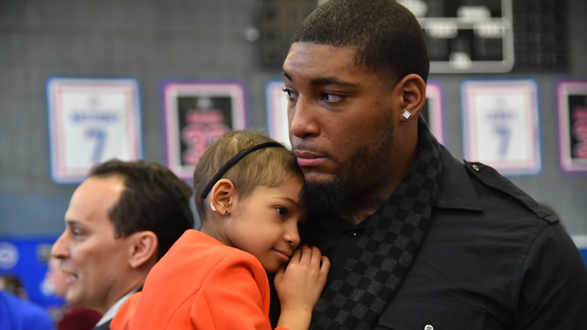 Devon Still z córką