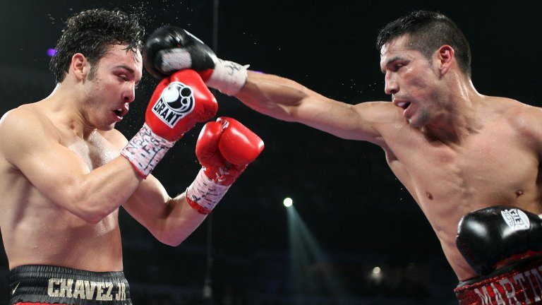 Julio Cesar Chavez Jr (L)