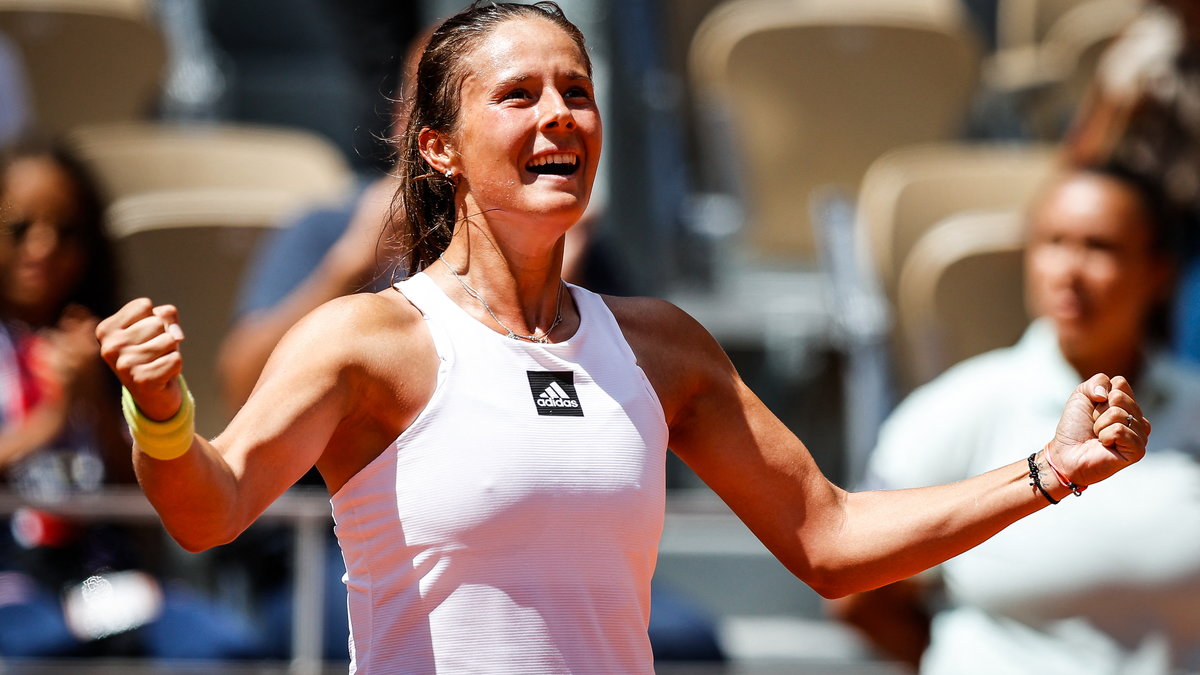 Daria Kasatkina w euforii po awansie do półfinału Rolanda Garrosa 2022.