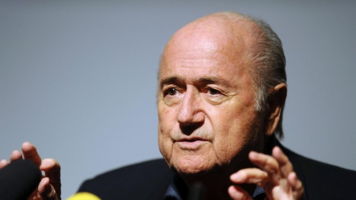 Sepp Blatter buduje mistrzowski skład… prawników