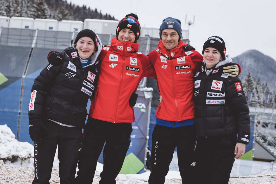 Od lewej: Kinga Rajda, Kamil Stoch, Piotr Żyła i Nicole Konderla zajęli 8. miejsce w MŚ w Planicy w rywalizacji drużyn mieszanych.