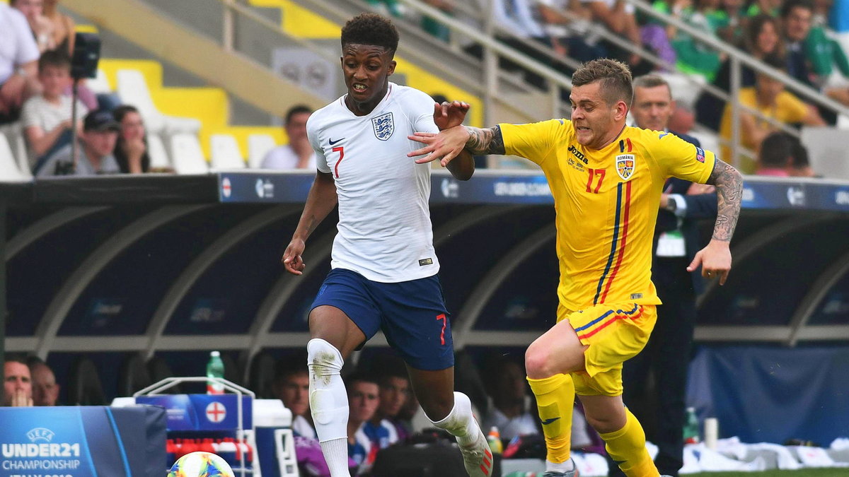 Demarai Gray (Anglia U-21) i Alexandru Cicaldau (Rumunia U-21)