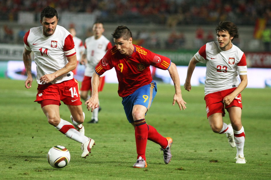 Michał Żewłakow, Fernando Torres i Mateusz Cetnarski podczas meczu Hiszpania - Polska