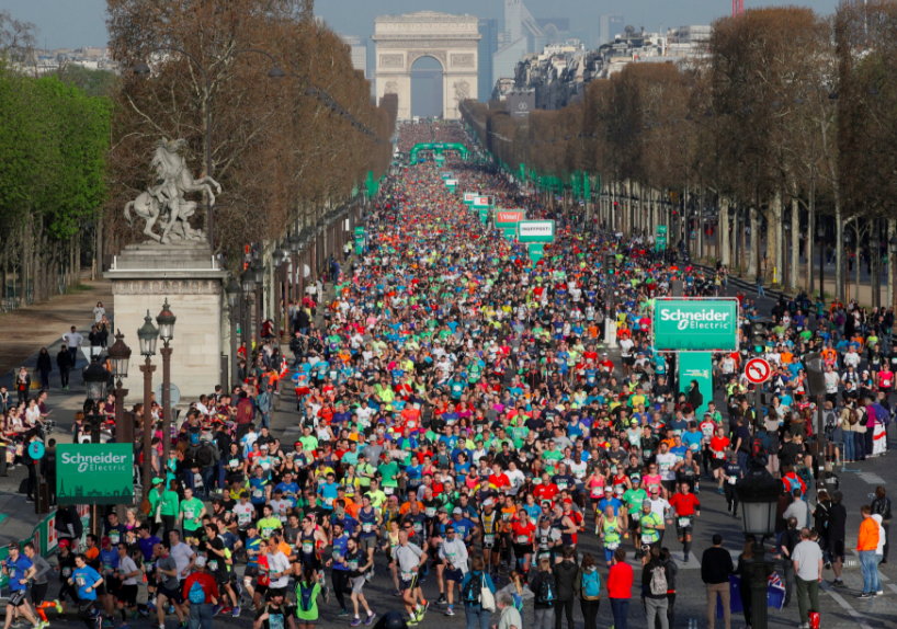 W 2018 roku wystartowało w maratonie paryskim 45 tysięcy osób, a zapisanych było o wiele wiecej