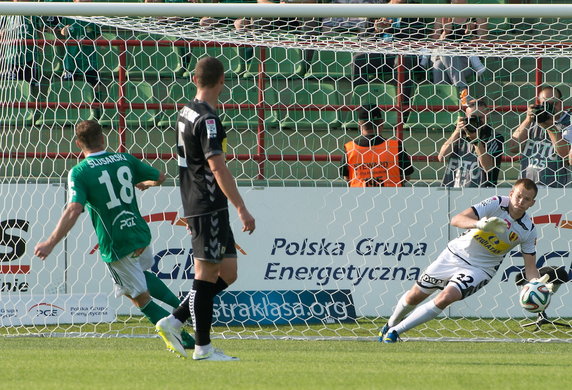 PIŁKA NOŻNA LIGA POLSKA PGE GKS BEŁCHATÓW KORONA KIELCE (Bartosz Ślusarski Vytautas Cerniauskas)