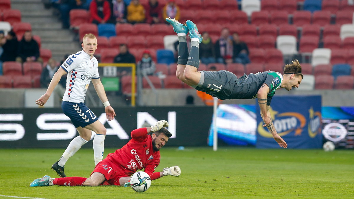 Daniel Bielica (Górnik Zabrze) i Kacper Sezonienko (Lechia Gdańsk)