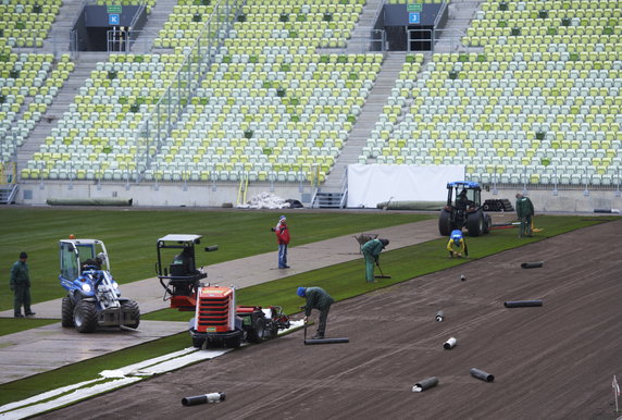 PIŁKA NOŻNA PGE ARENA GDAŃSK WYMIANA MURAWY