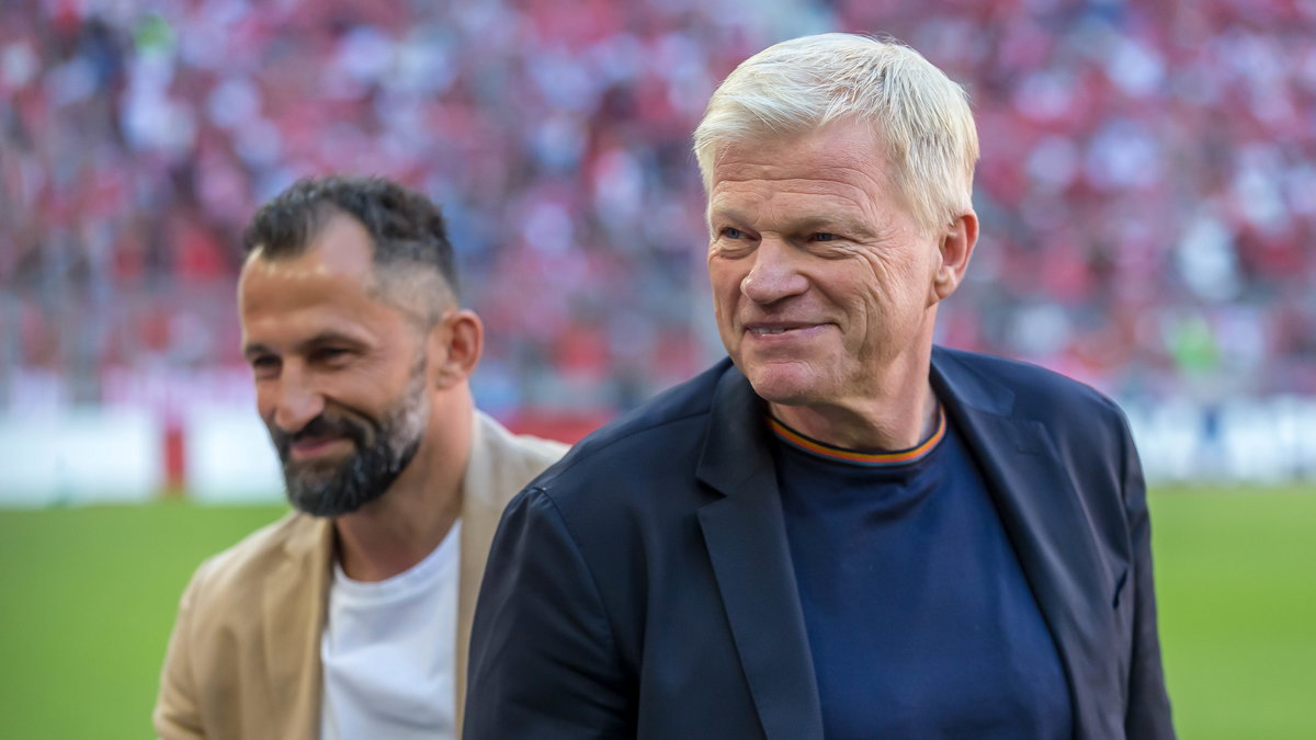 Hasan Salihamidzić (w tle) i Oliver Kahn odpowiadają za funkcjonowanie Bayernu Monachium