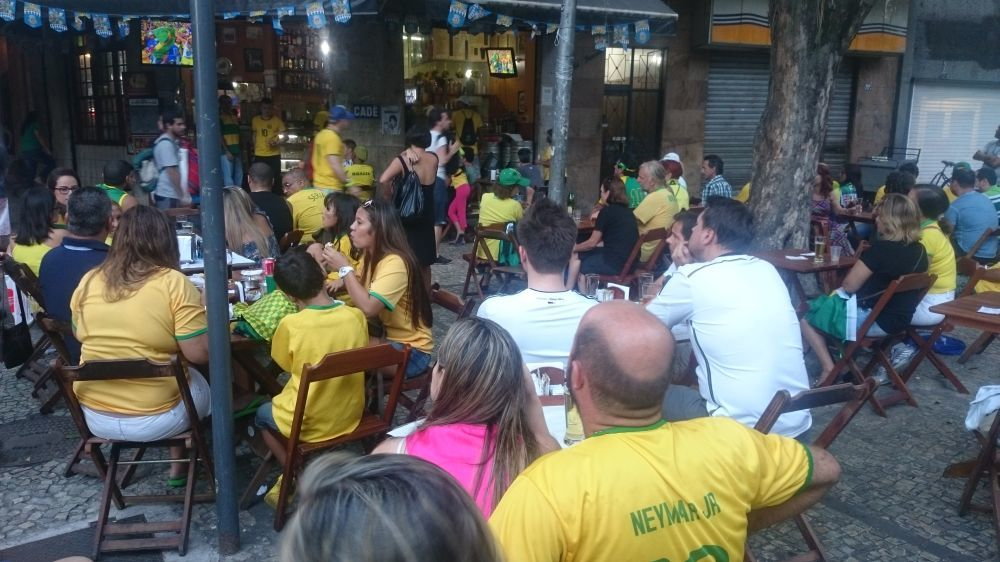 Oglądanie meczu na ulicach Rio de Janeiro