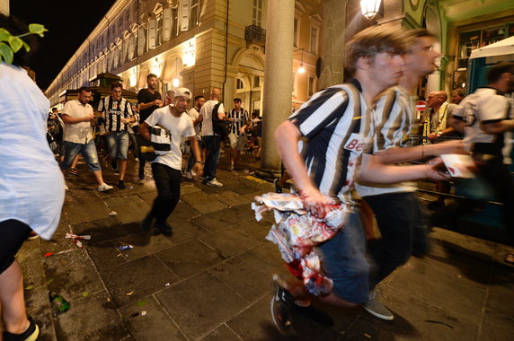 FBL-EUR-C1-JUVENTUS-FANS