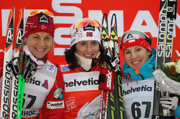 Sylwia Jaśkowiec na podium w prologu Tour de Ski