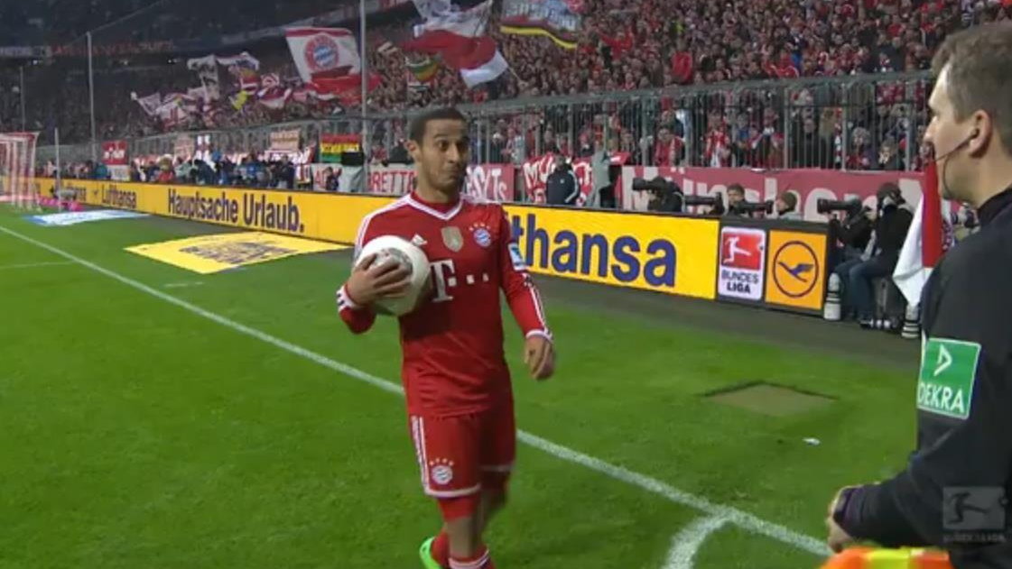 Thiago Alcantara zaskoczony przez sędziego