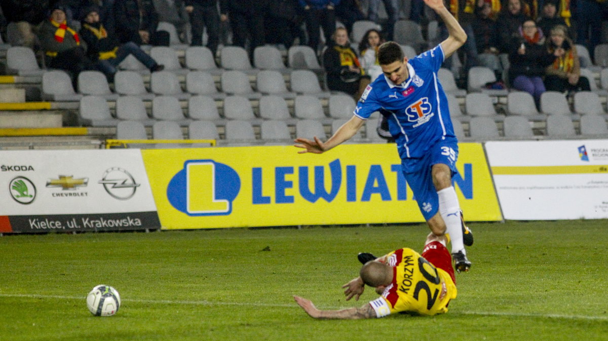 Marcin Kamiński w starciu z Maciejem Korzymem