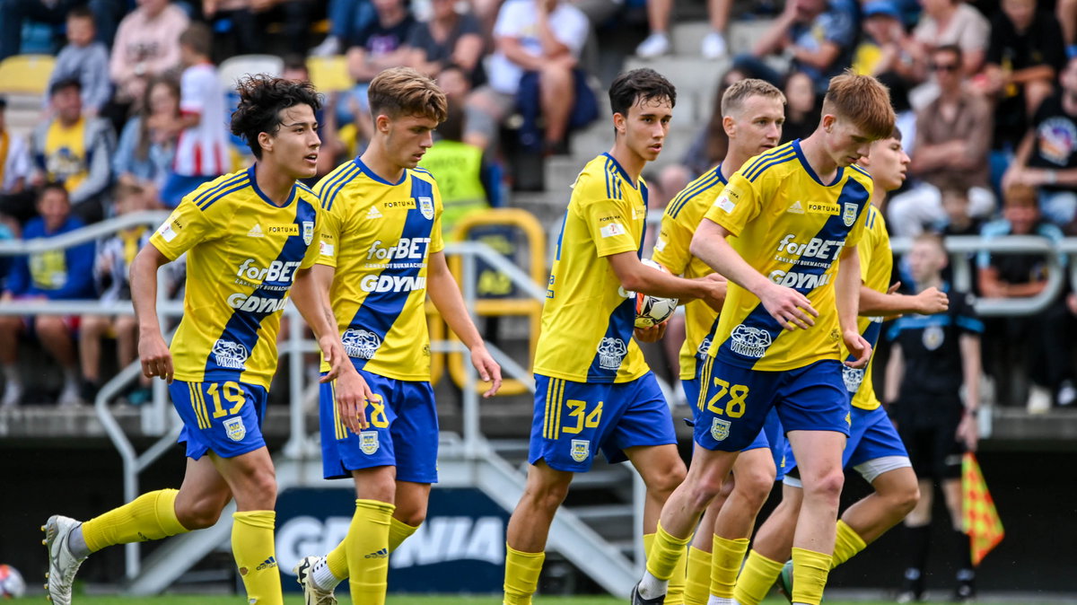 arka-gdynia-ponownie-zaczyna-walk-o-powr-t-do-ekstraklasy-na-trudnym