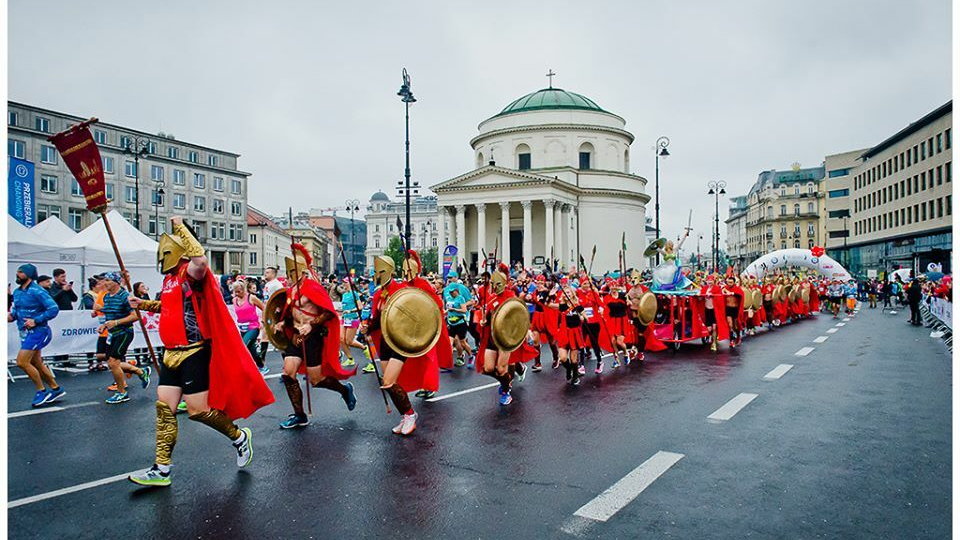 Biegacze na trasie 39. PZU Maratonu Warszawskiego