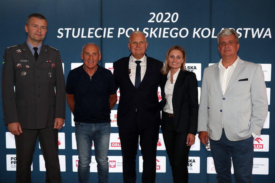 Stulecie Polskiego Kolarstwa (od lewej: Tomasz Bartkowiak, Czesław Lang, Krzysztof Golwiej, Agata Lang, Adam Konopka)