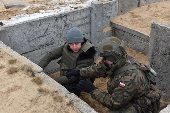 Paweł Przedpełski podczas ćwiczeń wojskowych