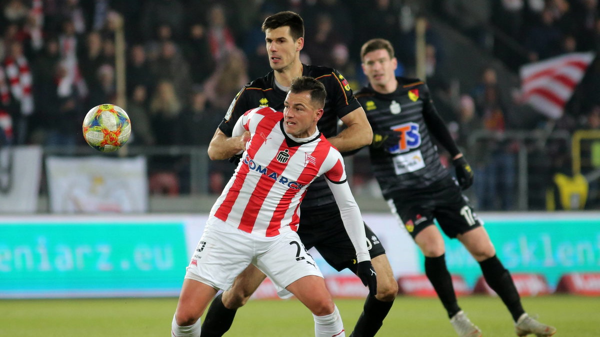 Airam Cabrera (Cracovia) i Nemanja Mitrović (Jagiellonia Białystok)