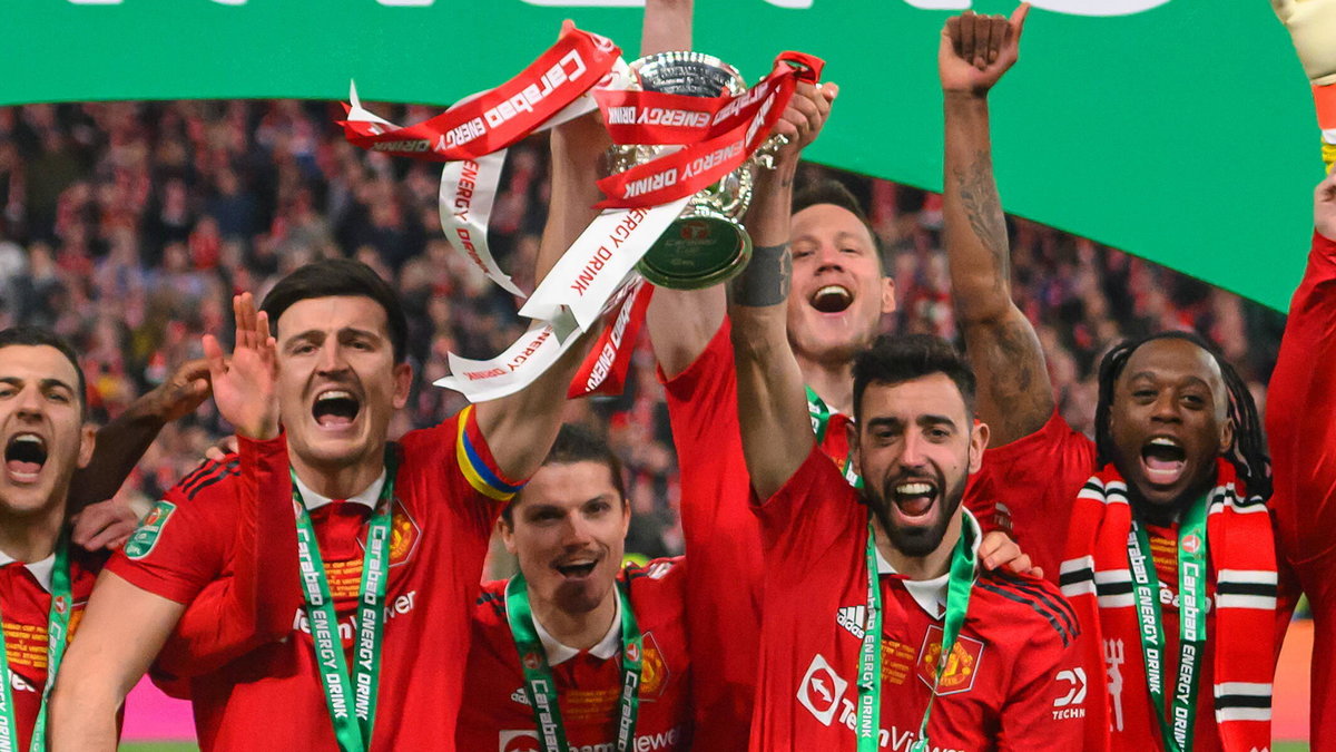 Piłkarze Manchesteru United świętujący wygraną w Pucharze Ligi