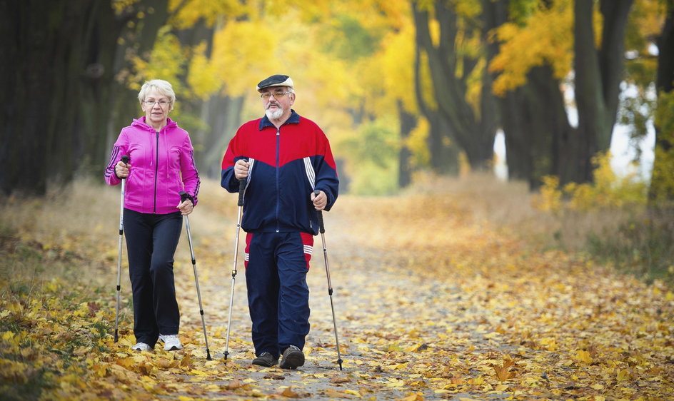 U początkujących i osób z nadwagą sprawdza się nordic walking