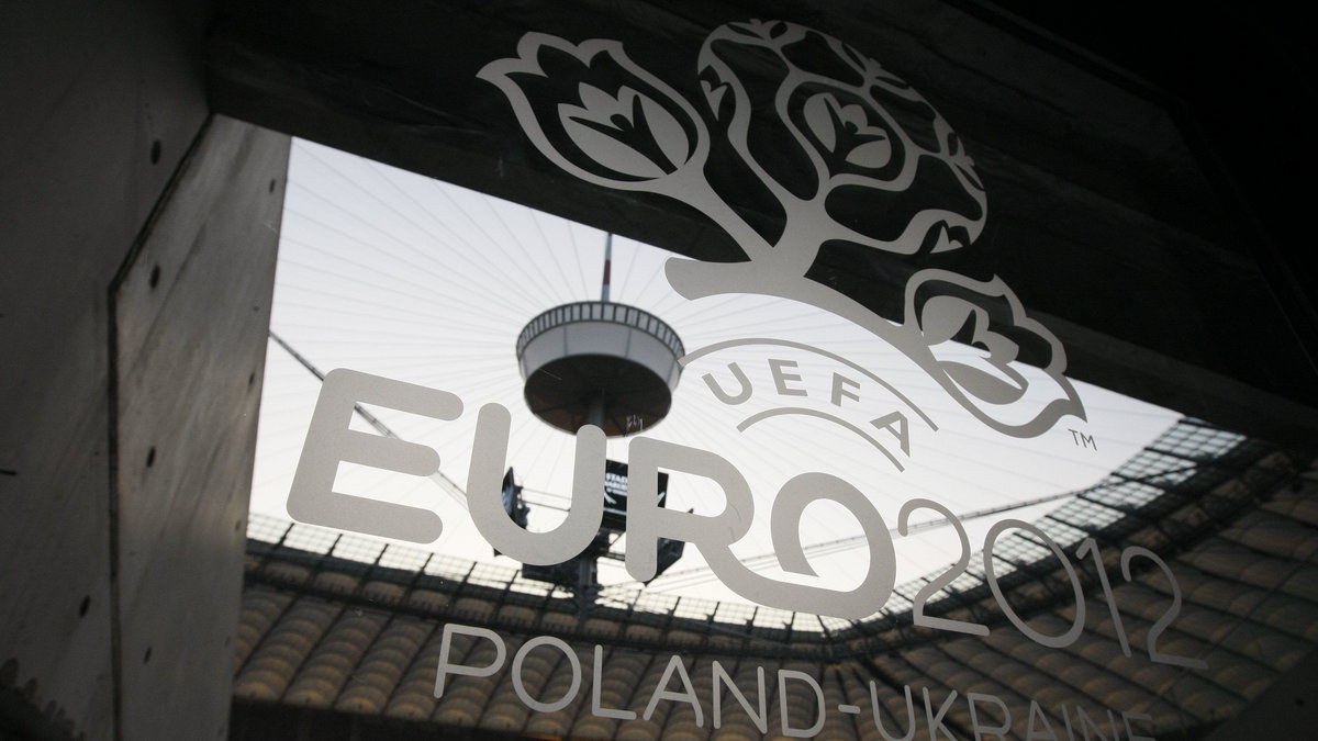 Logo Euro 2012 na Stadionie Narodowym, fot. Reuters/Kacper Pempel