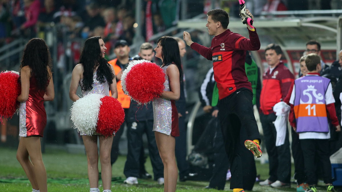 Wojciech Szczęsny i cheerleaderki