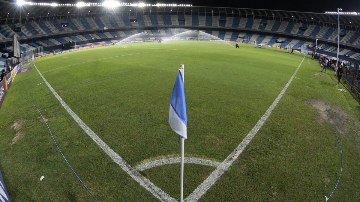 Stadion bez kibiców - taki widok widzimy przez koronawirusa