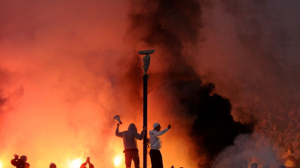 Kibice Legii Warszawa podczas meczu finałowego o piłkarski Pucharu Polski z Lechem Poznań w Bydgoszczy, fot. PAP/Tytus Żmijewski