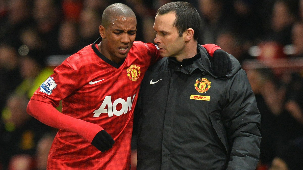 Ashley Young (L)