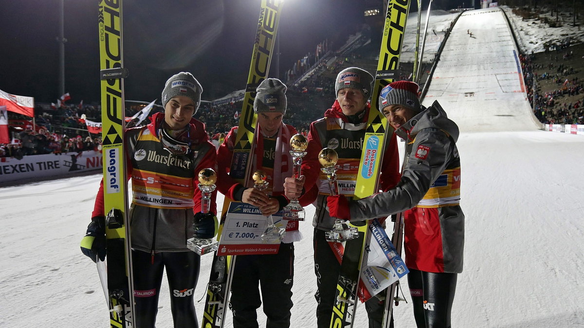 Od lewej: Maciej Kot, Piotr Żyła; Dawid Kubacki i Kamil Stoch