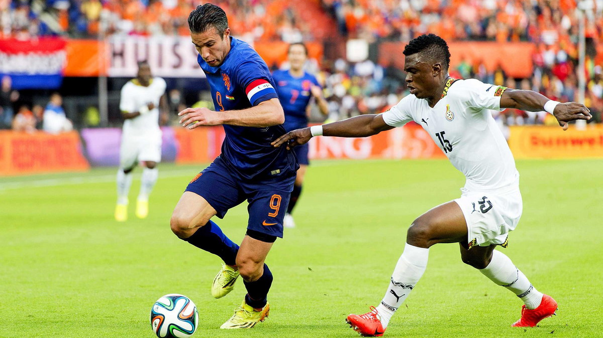 Robin van Persie (L) i Kwadwo Asamoah