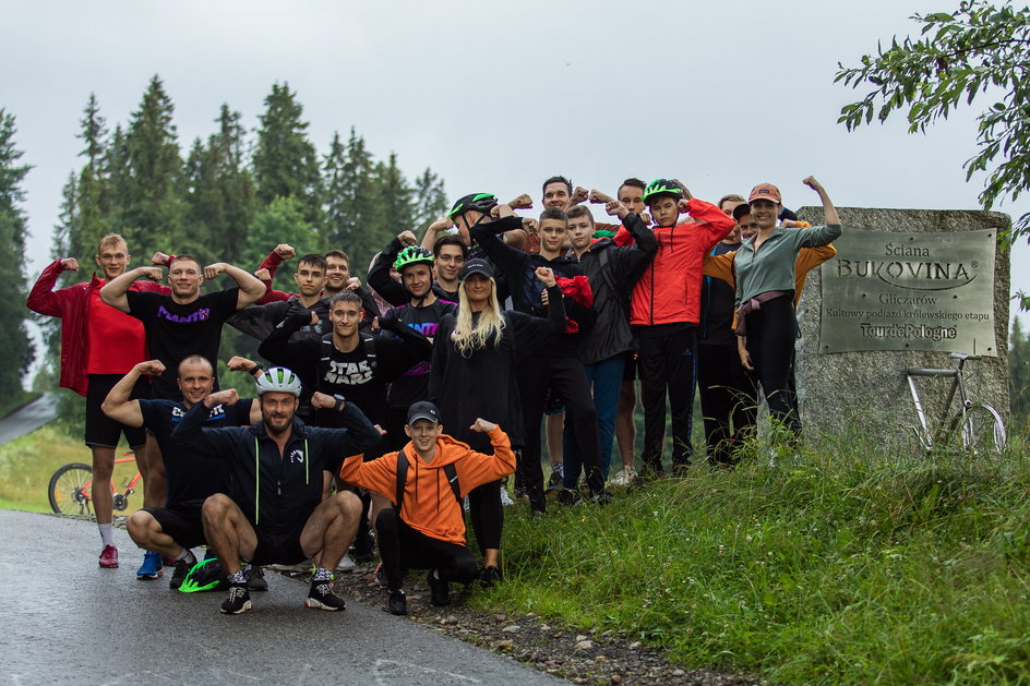 Uczestnicy Pasha Gaming Camp podczas wyzwania rowerowego na jednym z najtrudniejszych odcinków Tour de Pologne