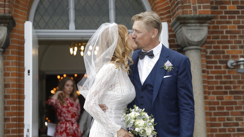 Peter Schmeichel i Laura von Lindholm