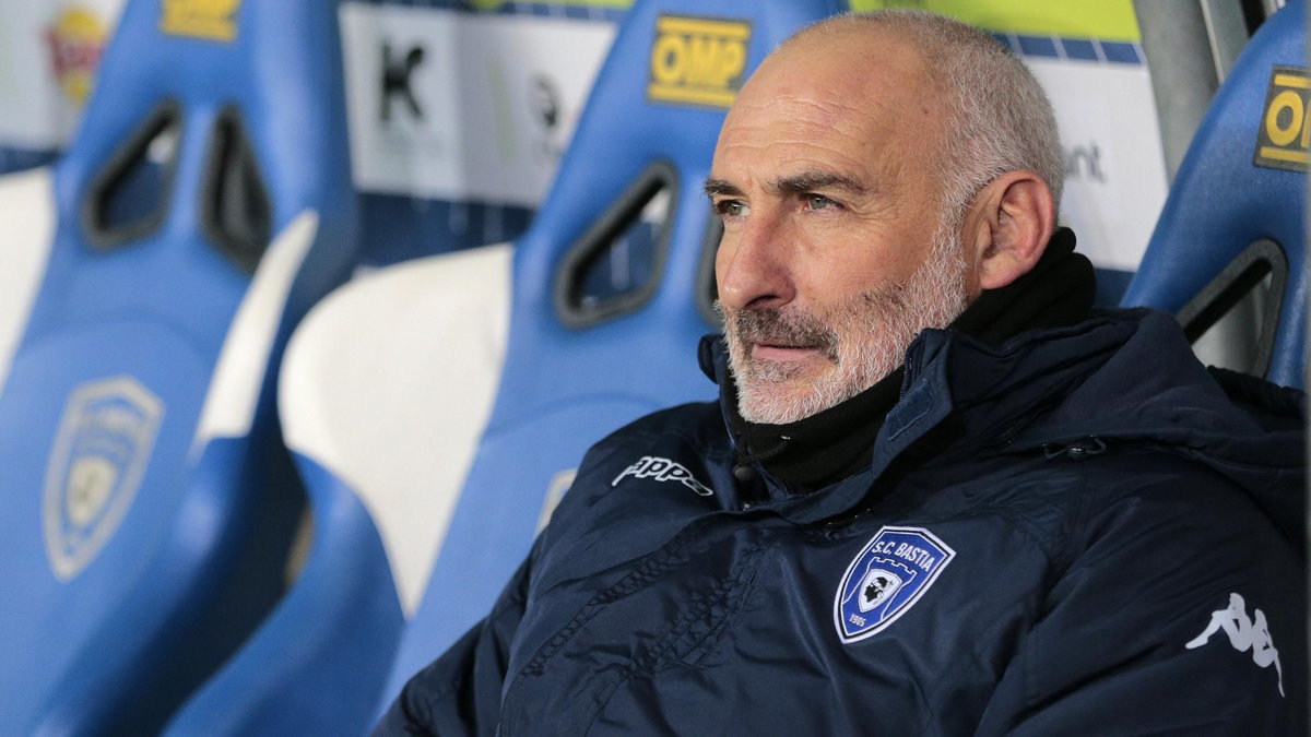 Bastia zmieniła trenera, aby utrzymać się w Ligue1
