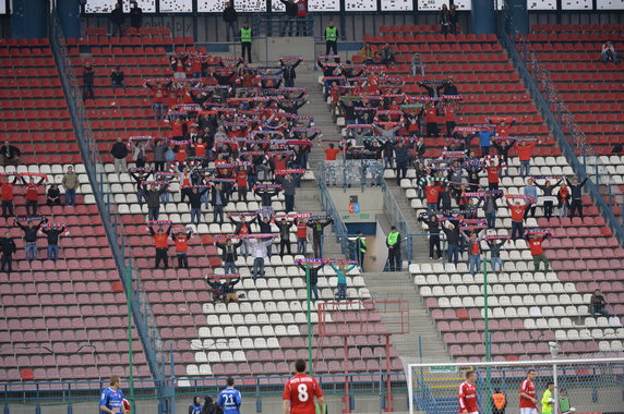 PIŁKARSKA EKSTRAKLASA WISŁA KONTRA PODBESKIDZIE  (kibice Wisły Kraków)