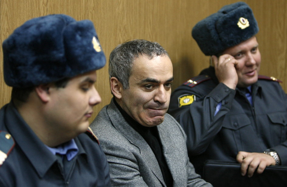 Garri Kasparow w sądzie po aresztowaniu w 2007 r.
