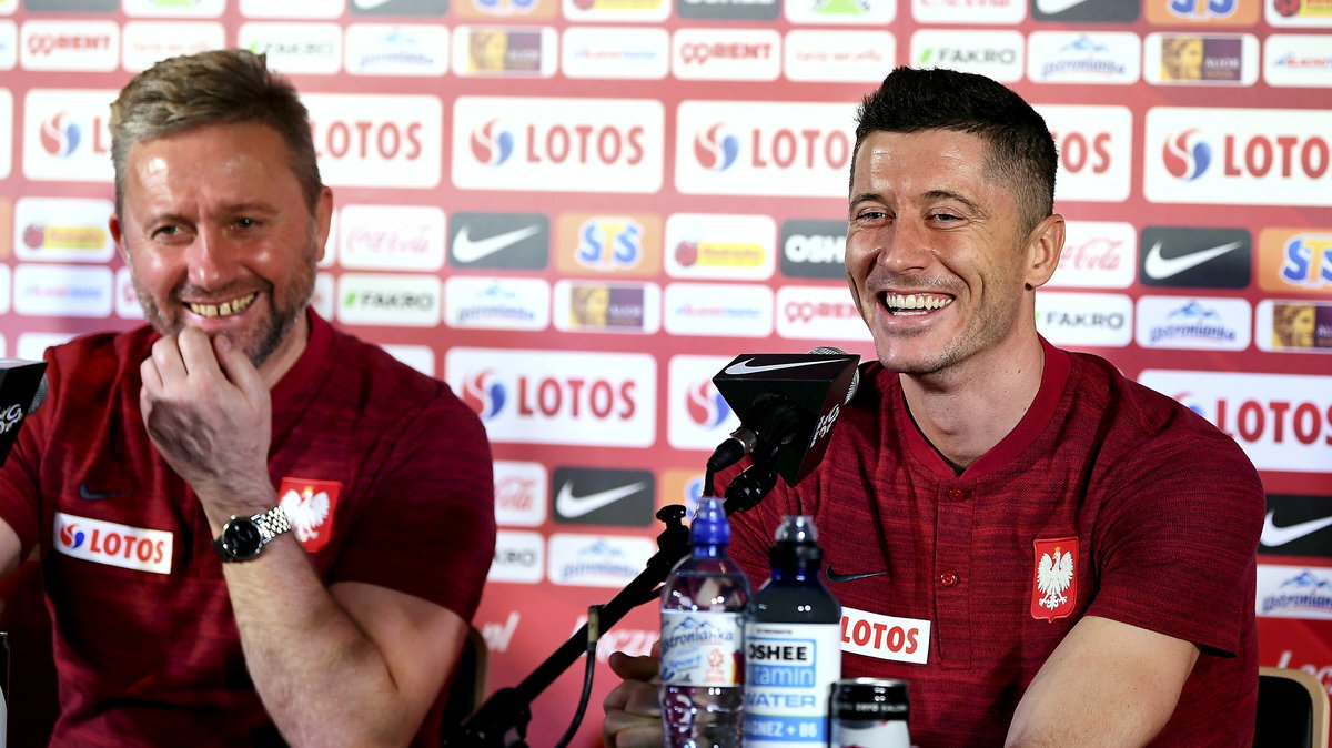 Trener piłkarskiej reprezentacji Polski Jerzy Brzęczek Robert Lewandowski