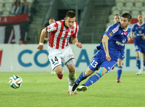 PIŁKA NOŻNA LIGA POLSKA CRACOVIA RUCH CHORZÓW (Damian Dąbrowski Roland Gigołajew )