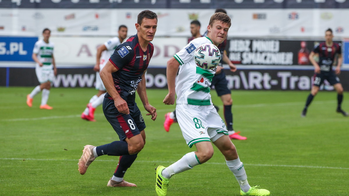 Jakub Kałuziński (Lecha Gdańsk) i Damian Dąbrowski (Pogoń Szczecin)