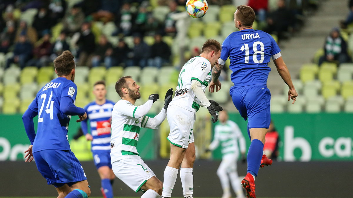 Lechia Gdańsk - Wisła Płock: Alan Uryga w powietrzu