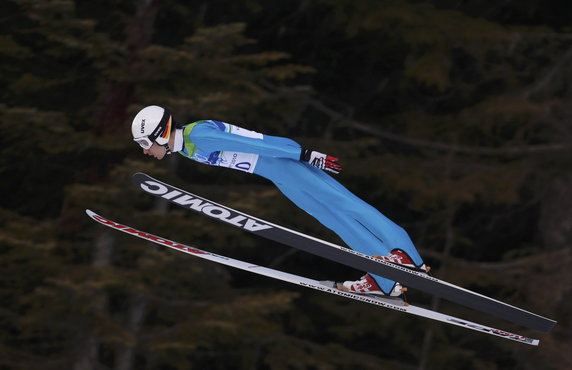 2010-02-19T193727Z_01_OLYKP018_RTRIDSP_3_OLYMPICS-SKI-JUMPING.jpg