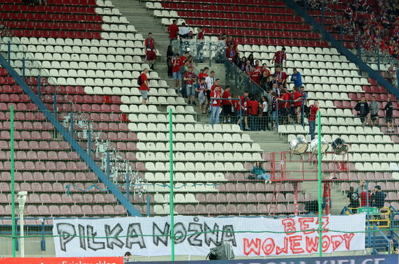 PIŁKARSKA EKSTRAKLASA WISŁA KONTRA WIDZEW