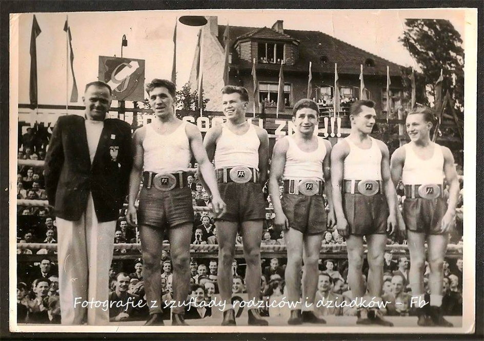 Mistrzowie Europy z 1953 roku. Od lewej: trener Feliks Stamm, Zygmunt Chychła, Leszek Drogosz, Józef Kruża, Zenon Stefaniuk i Henryk Kukier (fot. archiwum prywatne)