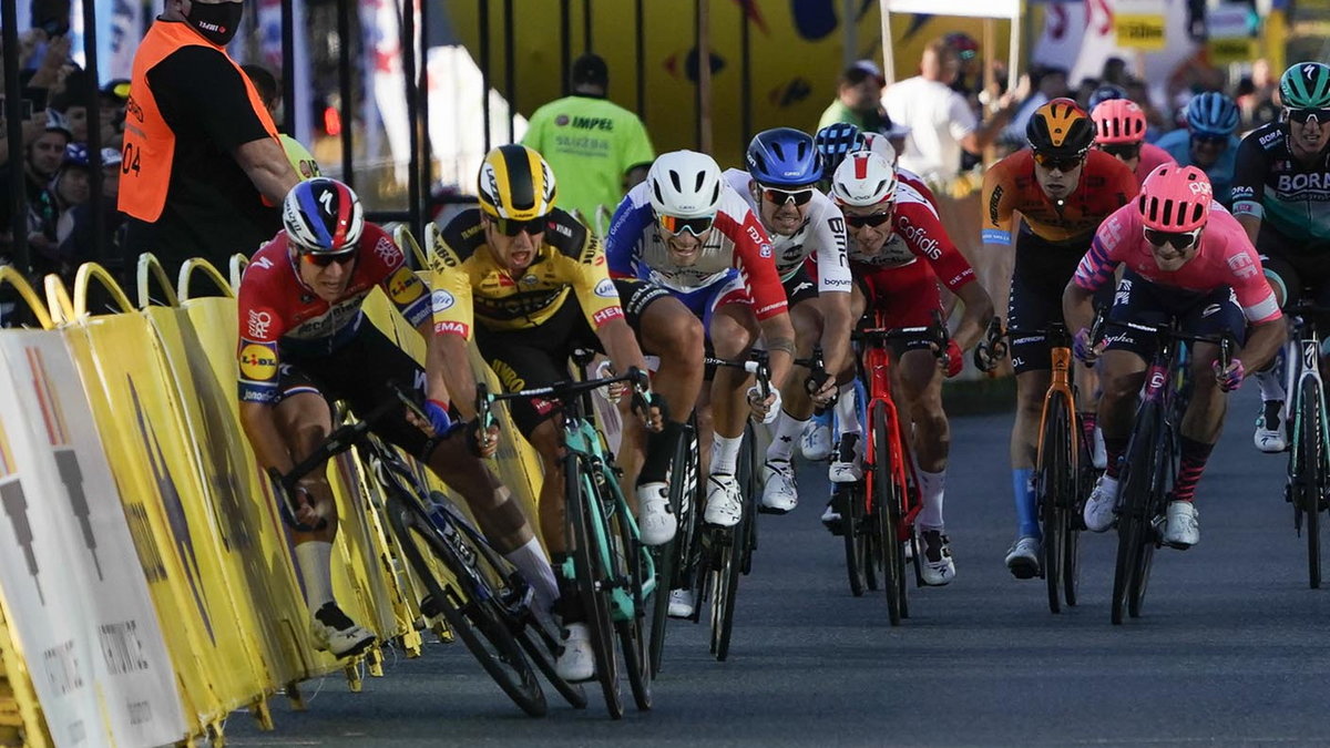 Dylan Groenewegen i Fabio Jakobsen podczas wypadku