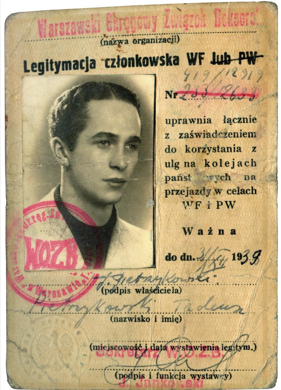 Legitymacja członkowska Pietrzykowskiego z Warszawskiego Okręgowego Związku Bokserskiego ważna do końca 1939 roku. Gdy wybuchła wojna, Teddy miał zaledwie 22 lata.