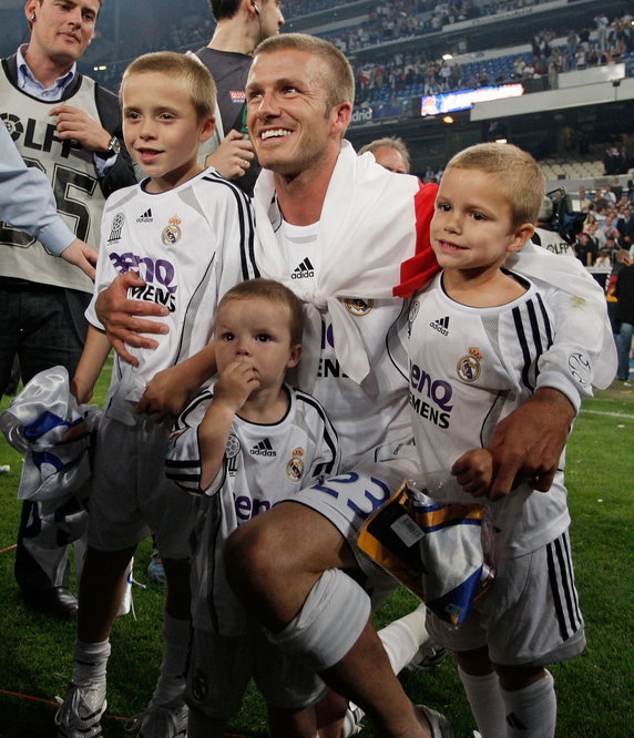 Brooklyn Beckham z braćmi i tatą (2007 r.)